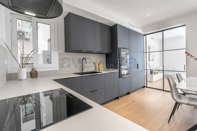 Exclusiva vivienda exterior en tercera planta — 2