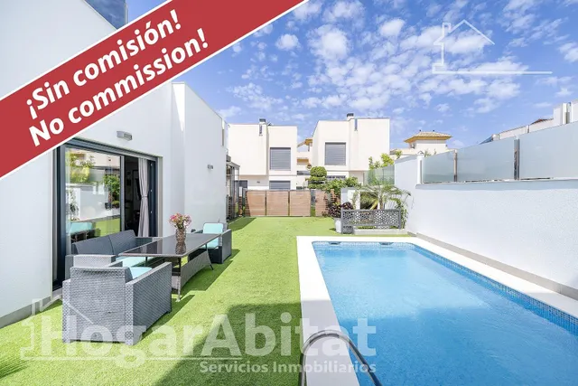 ¡EXTRAORDINARIO CHALET! AMPLIO Y SEMINUEVO CON PISCINA PRIVADA Y TRES TERRAZAS — 3