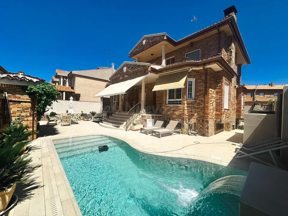 Gran Chalet  en Ocaña, Toledo.