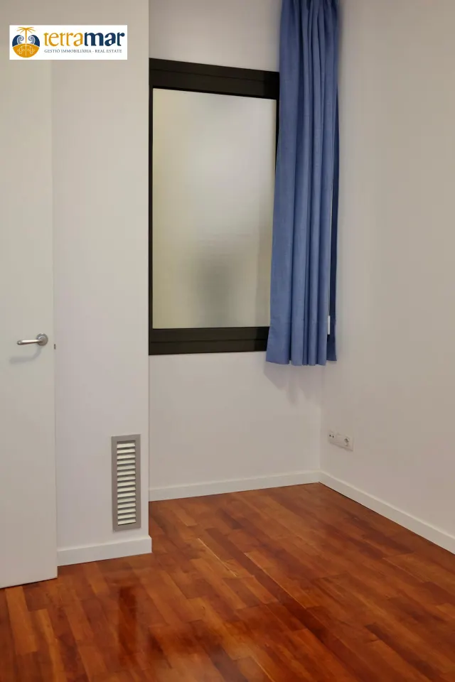Moderno piso reformado en el corazon del eixample junto a ronda de la universidad - Barcelona — 17