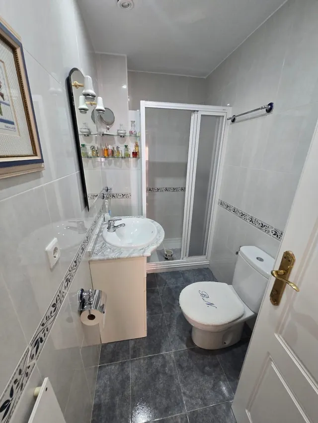 MAGNIFICA VIVIENDA EN PRIMERA LINEA DE PLAYA Y CON PISCINA COMUNITARIA, IDEAL PARA VIVIR TODO EL AÑO — 25