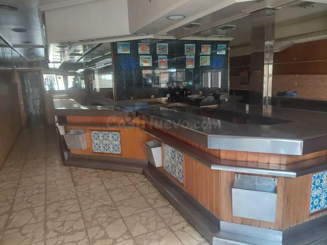 Local en venta con licencia para cafetería al lado de Marian