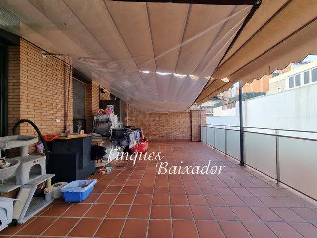 ¡BONITO PISO EN EL CENTRO CON 3 HABS. Y 2 BAÑOS, CON AMPLIA TERRAZA CON BARBACOA! — 3