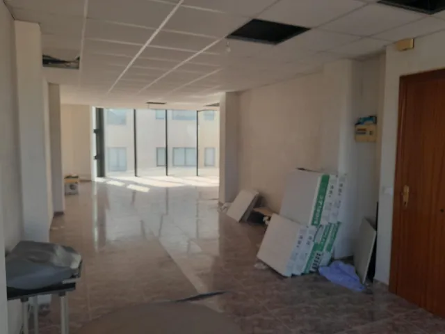 OPORTUNIDAD ESPECTACULAR LOCAL DE OFICINAS EN LA ZONA MAS CENTRICA DE MORA D´EBRE — 30