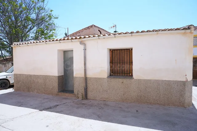 COCHERA TRANSFORMABLE EN VIVIENDA EN LOS PRADOS – CARAVACA D - foto 3
