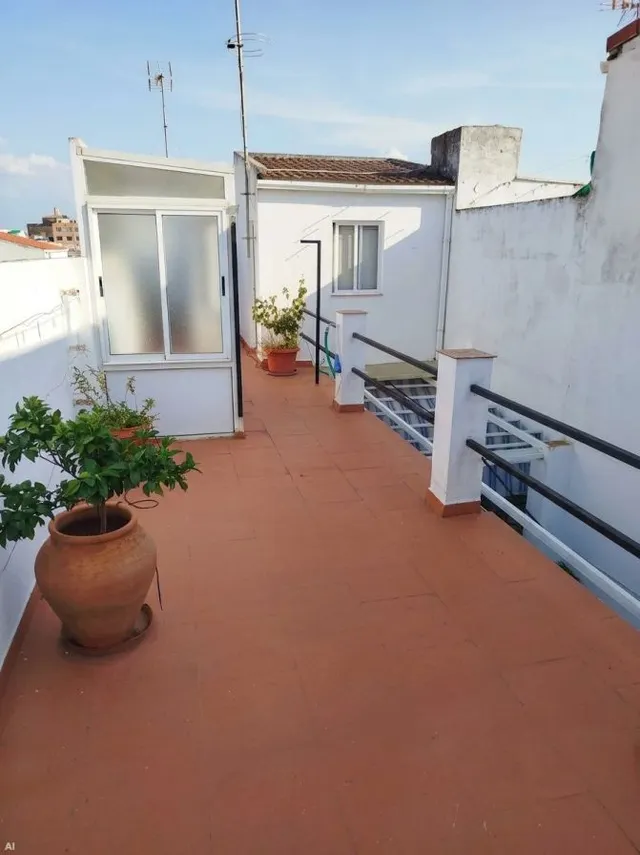 Casa Reformada en Montijo: Luminosa, con Placas Solares, Patio y Nave-Taller — 17