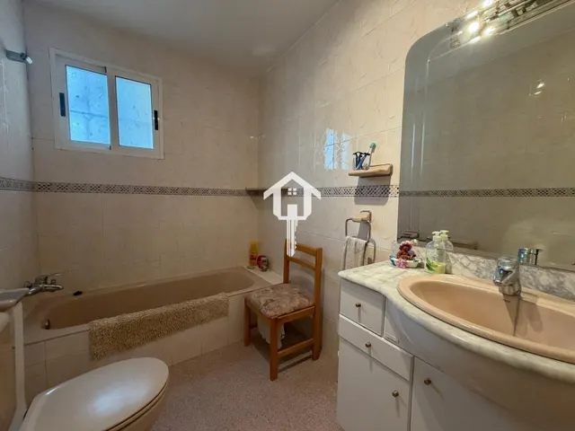 Casa independiente en moralet, Alicante. dos viviendas independientes, 3.700m2 de parcela, 5 habitaciones, 3 baños, piscina — 31