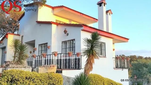 Casa con piscina y jardín en urbanización Mas Altaba, Maçane - foto 3