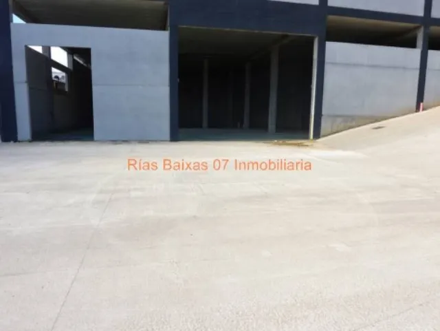 REF 2174 NAVE 400 M2 EN PLANTA BAJA CANDEAN VIGO - foto 2