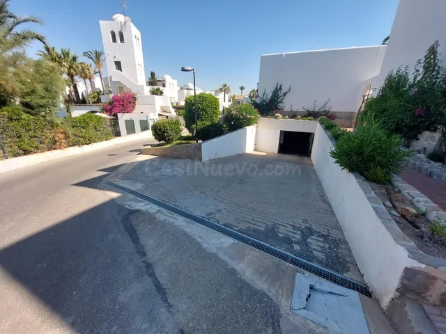Garaje de 42 metros en primera linea zona Las Marinas