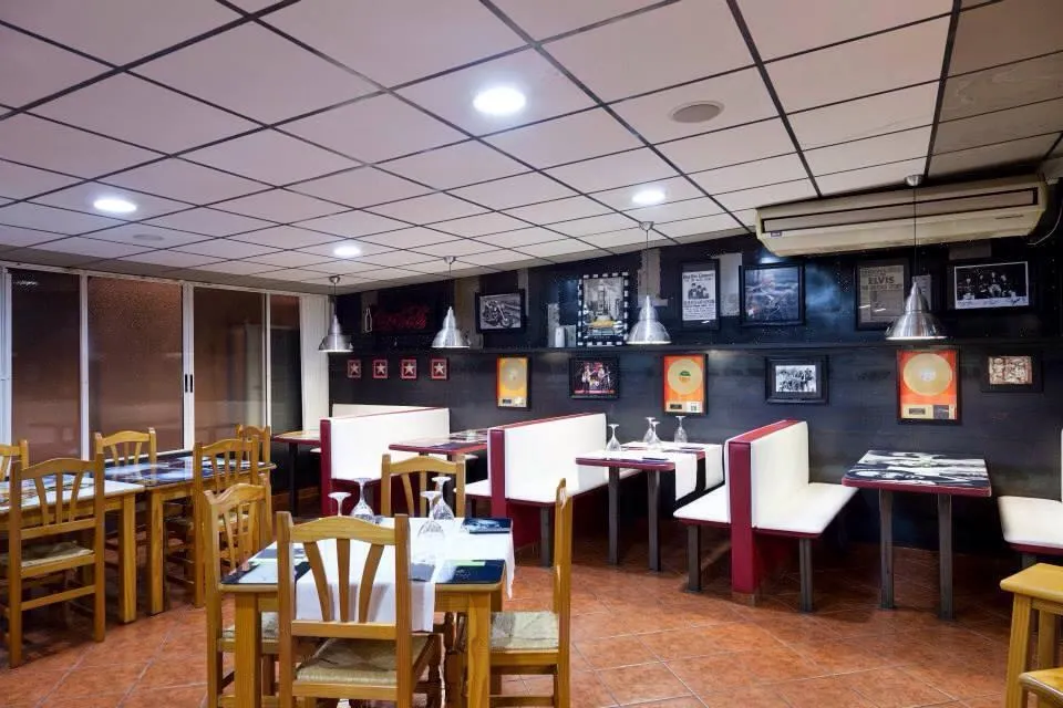 PLENO CENTRO PLAYA DE GANDIA - LOCAL COMERCIAL - SE VENDE