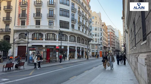 Local comercial 190 m2 entorno Plaza del Ayuntamiento – Zona - foto 2