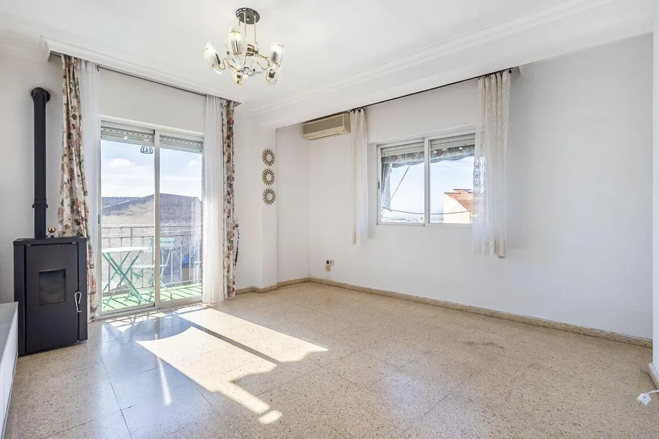 Magnífico piso ideal para invertir o para vivir sin vecinos y con vistas despejadas.