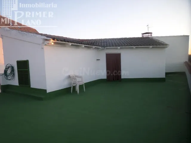 *CASA CON LOCAL COMERCIAL, JUNTO A PLAZA DE TOROS* - foto 2