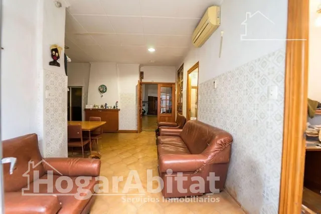 MUY AMPLIA Y LUMINOSA EN REAL VALENCIA — 16