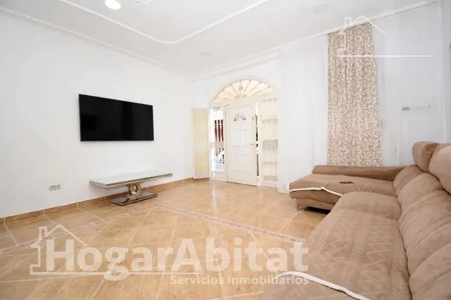 Gran patio privado y excelente ubicación en esta amplia planta baja en El Cabanyal — 12