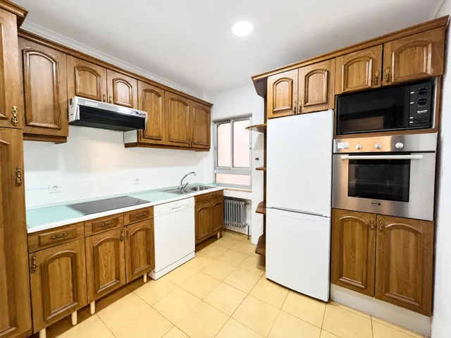 Tres dormitorios, gran salón y ubicación estratégica — 240.000 € — 8
