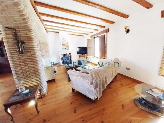Sorprendente casa de campo con 4 dormitorios y 3 baños. — 8