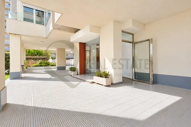 Vistas abiertas al mar y gran terraza en Cabo de las Huertas · 3 dormitorios y 2 baños — 37