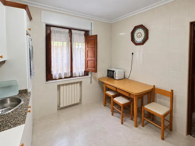 Casa en Carbayín: cuatro dormitorios, dos garajes y terreno para disfrutar de la vida de pueblo — 4