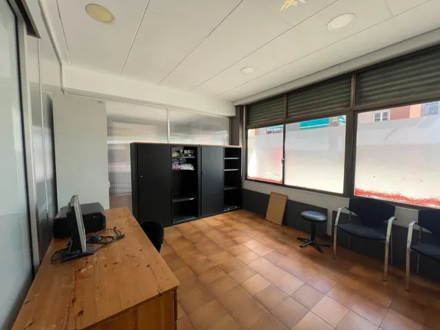 DESTACABLE Y PECULIAR LOCAL en VENTA o ALQUILER en Martorell. — 19