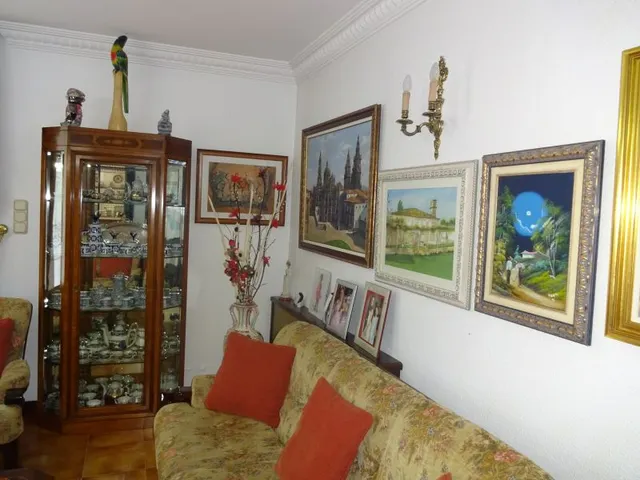 SE VENDE CASA SEÑORIAL PAREADA DE PIEDRA REFORMADA Y EN PERFECTO ESTADO EN PADRON — 18