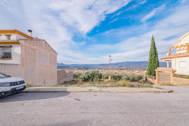 Se vende excelente parcela urbana de 439 m2, está en pendiente, pero  lista para construir, ubicada en una de las zonas residenciales más tranquilas y de mayor crecimiento de Dúrcal. — 3