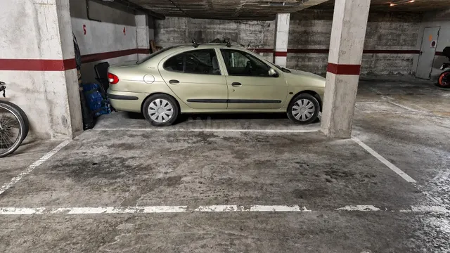 Parking en venta en el centro de Roses, ubicación privilegia - foto 3