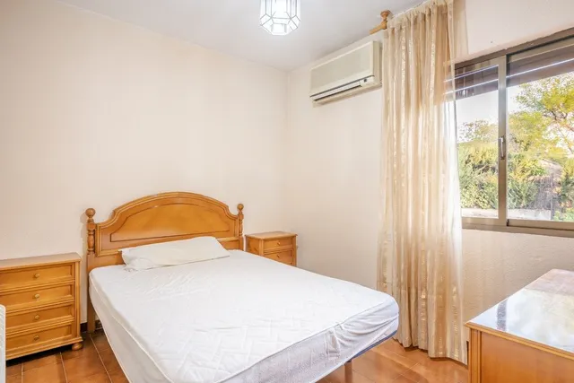 chalet independiente con la mejor parcela en la prestigiosa  urbanización de el serrallo — 38
