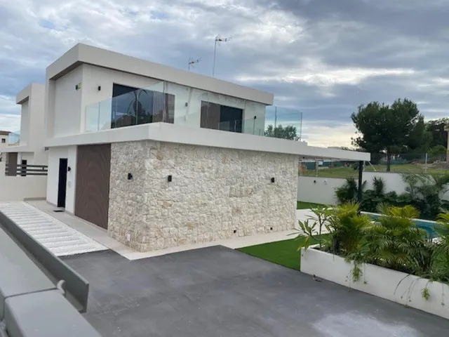 VILLA DE NUEVA PROMOCIÓN EN LOMAS DE CABOROIG - foto 3