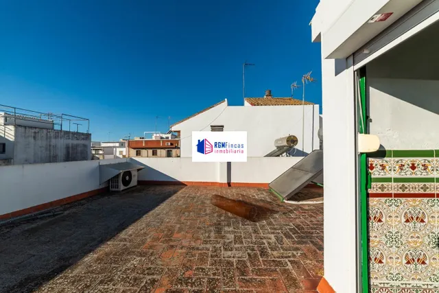 GRAN CASA CON DOS VIVIENDAS INDEPENDIENTES, AMPLIO PATIO Y AZOTEA – UNA OPORTUNIDAD ÚNICA PARA FAMILIAS O INVERSORES — 34
