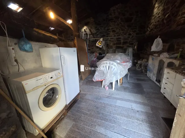 CASA reformada, con finca llana 3.300 m2 a 10 km. XINZO DE LIMIA. — 18