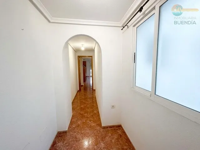 Piso de 3 dormitorios , garaje y trastero muy cercano a servicios — 34