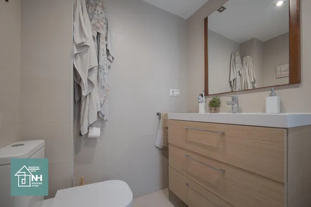 Piso de 154 m2 reformado, 4 dormitorios, luminoso y con trasteros en avenida de Andalucía — 46