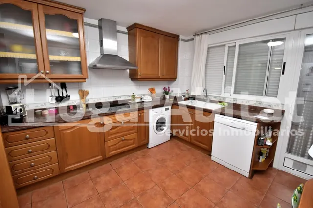 ADOSADO SEMINUEVO CON PISCINA, 2 TERRAZAS Y AMPLIO GARAJE — 13