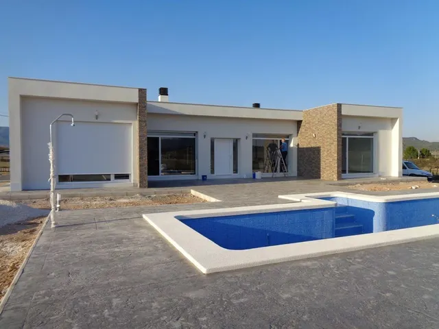 VILLAS DE OBRA NUEVA EN PINOSO — 2