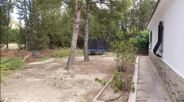 Alquiler de chalet independiente con piscina y parcela de 2.300m2 — 23