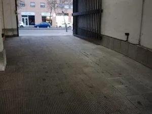Zona Sur Bermejales, junto FREMAP. Excelente GARAJE se vende - foto 4