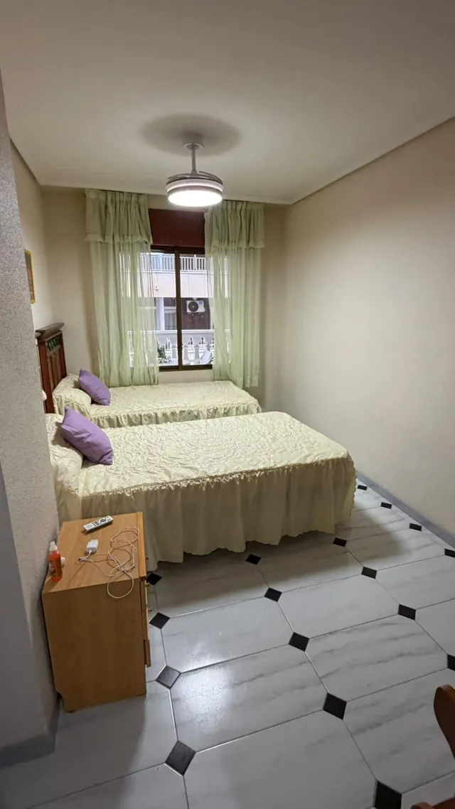 Apartamento con terraza, Alicante, Torrevieja, Playa de los Locos. 3 habitaciones, 116 m2, 30 metros del mar — 6
