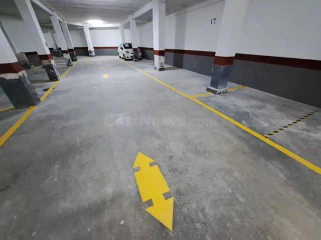 Se vende plaza de garaje en zona Plaza del Regne / Avda. San - foto 3