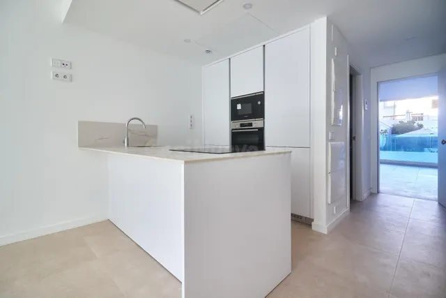 Apartamento  de 2 dormitorios y 2 baños , a estrenar en  pleno centro de Fuengirola. — 3
