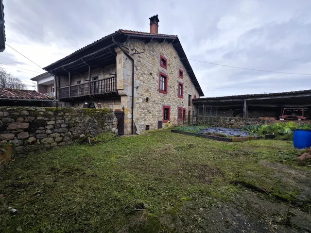 CASA DE PIEDRA CON MÚLTIPLES POSIBILIDADES EN VILLANUEVA DE LA PEÑA — 24