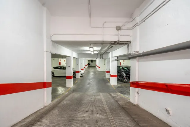 Alquiler plaza de aparcamiento para moto en Arabial — 7