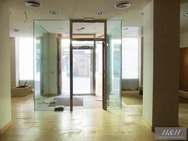 Se alquila oficina/local en Zona Ayuntamiento. / HH Asesores, Inmobiliaria en Burjassot/. — 4