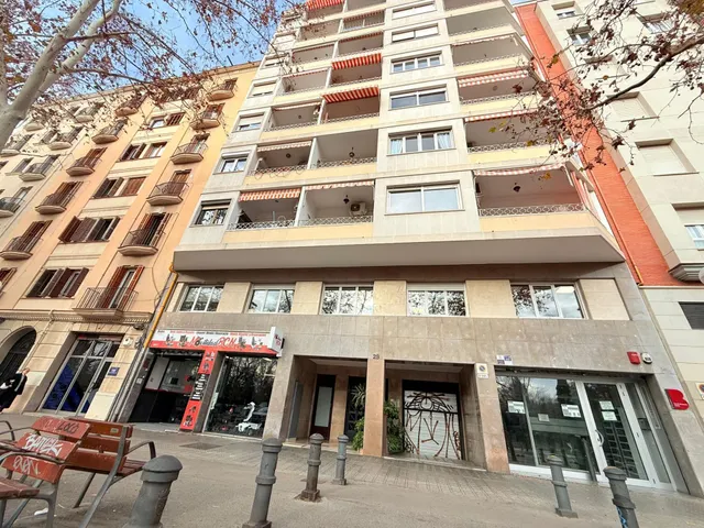 Local Comercial en venta frente al Parc de la Ciutadella. — 2