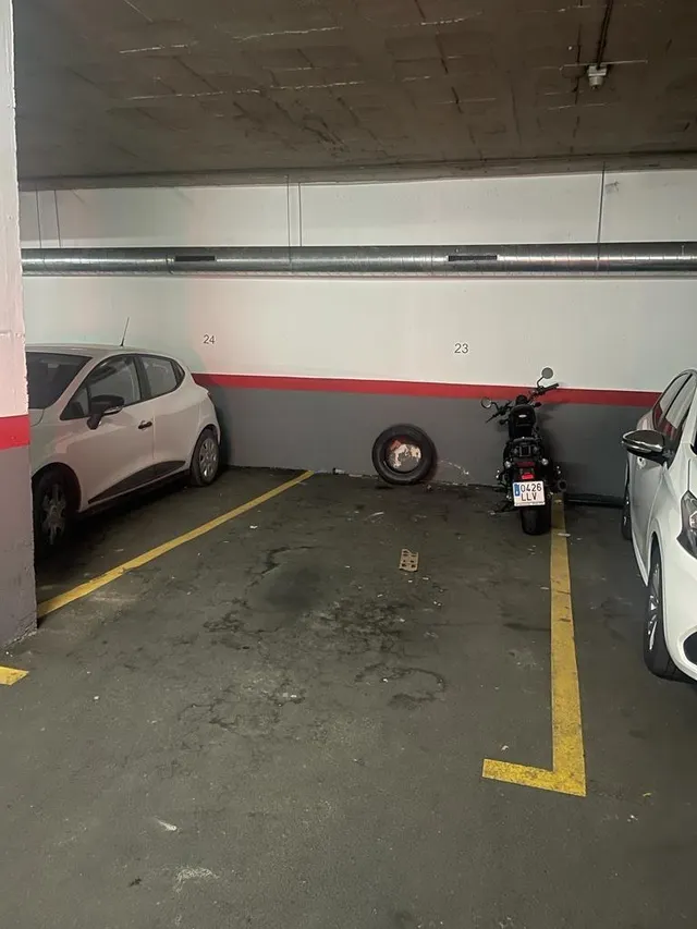 SE VENDE  PLAZA DE GARAJE CERCA DE HOSPITAL — 16