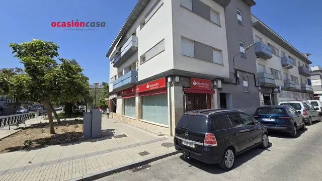 COCHERA CERRADA CON TRASTERO — 2