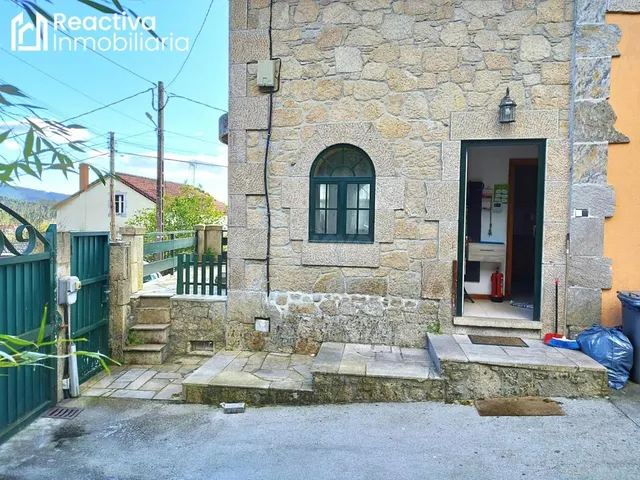 Chalet muy amplio con finca y garaje. - foto 3