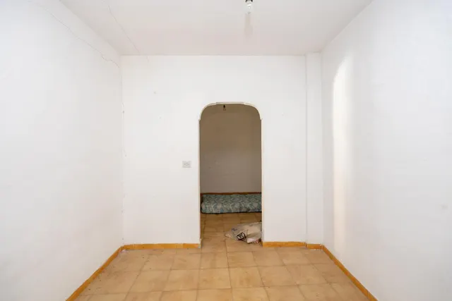 Casa para reformar en el centro de Lanjarón con gran potencial de inversión — 38