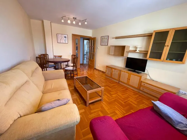 Luminoso Piso en Soria - Ideal para Familias - foto 2